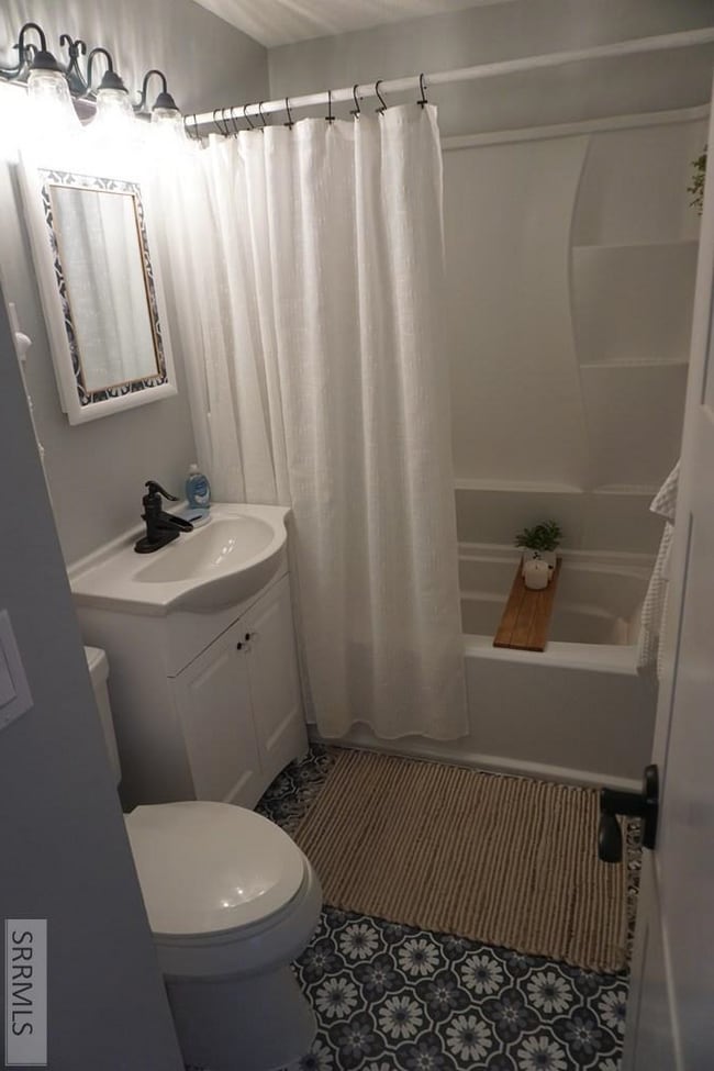 Building Photo - 613 Sykes Dr