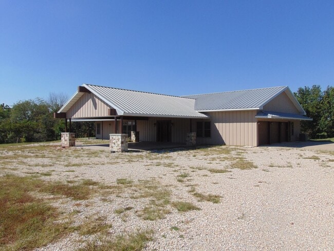 Primary Photo - Majestic 3 Bed Mid MO Ranch!
