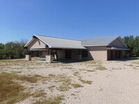 Building Photo - Majestic 3 Bed Mid MO Ranch!