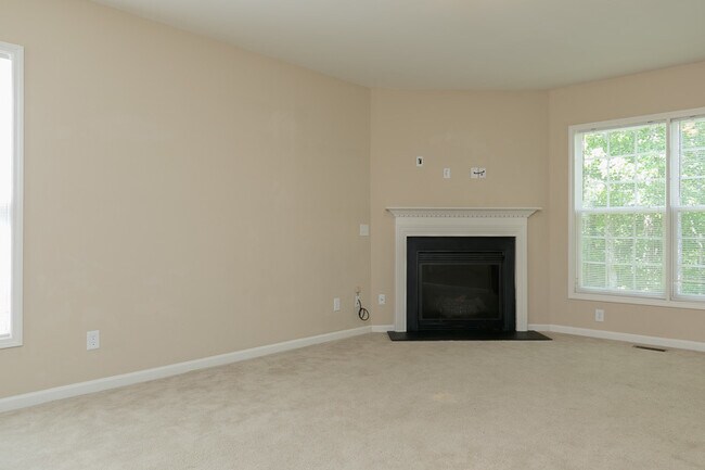 Building Photo - Spacious 6-Bedroom Home in Desirable Latta...