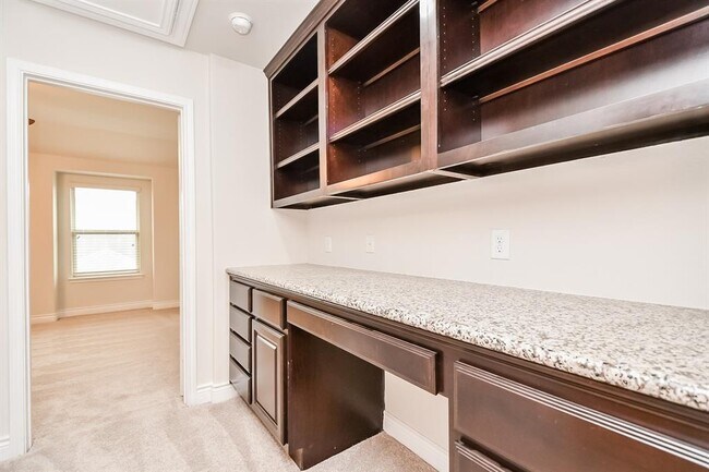 Building Photo - 24210 Madrid Hill Ln