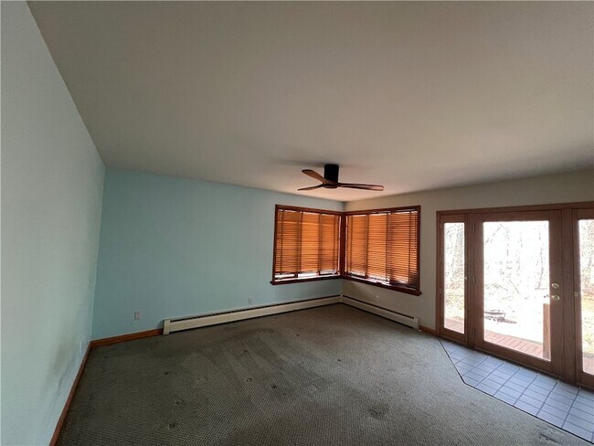 Building Photo - 340 Campbell Rd