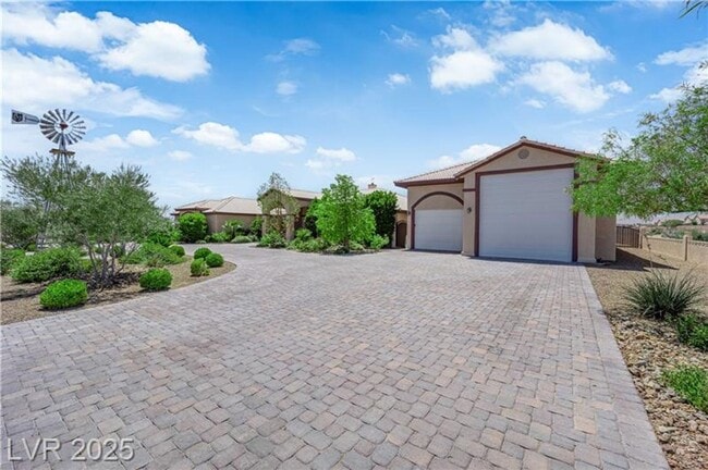 Building Photo - 1.2 Acres with Indoor & Outdoor RV Parking!!!!