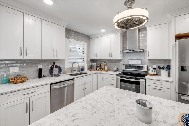 Building Photo - 2100 N Peninsula Ave