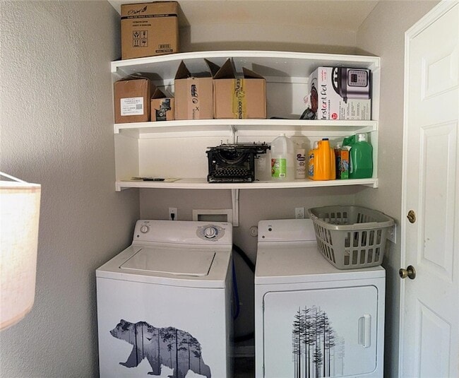 Building Photo - 541 Zebra Dr