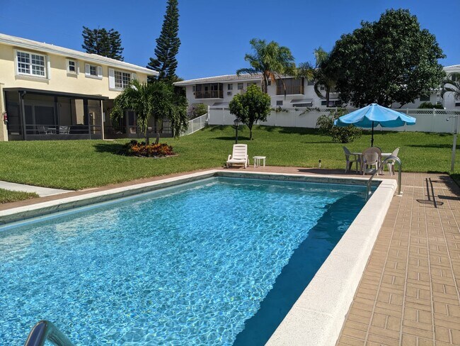 Building Photo - 90 SW 5th Ave