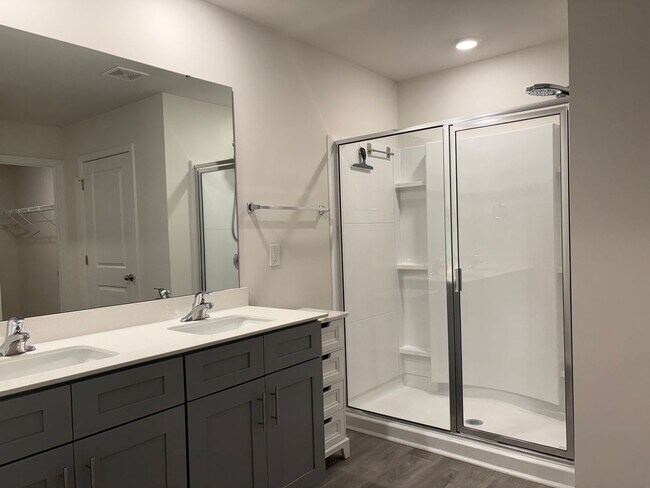 Building Photo - 4 Bedroom, 2 Bathroom House in Trinity!