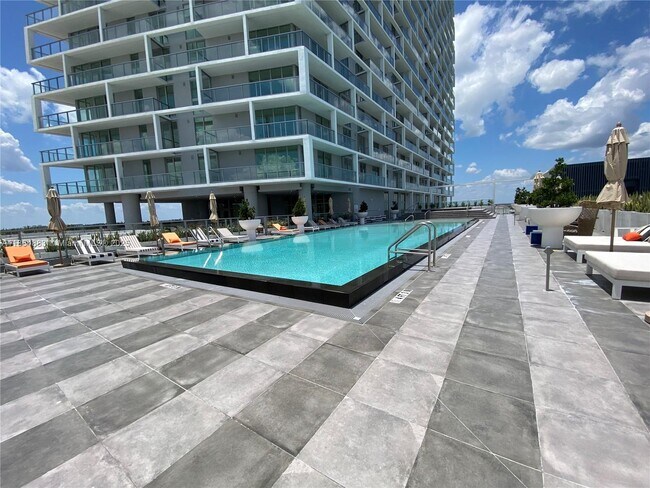 Building Photo - 2000 Metropica Wy