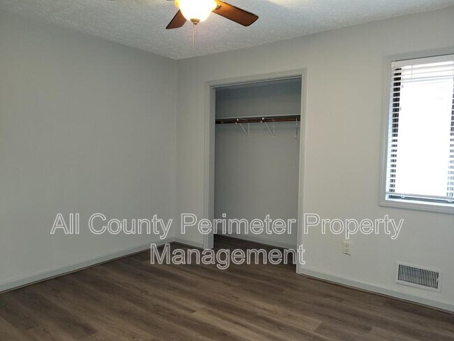 Building Photo - 2571 Rocky Springs Dr NE