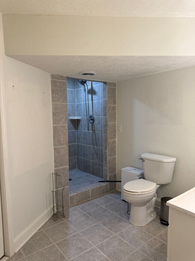 Building Photo - Beautiful 3 Bed 3 Bath Home nestled in St. B!