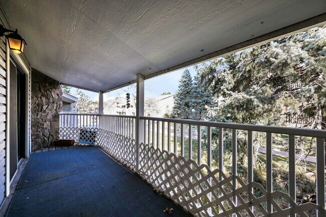 Building Photo - 940 S Walden Way