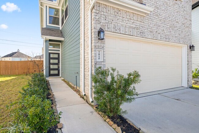 Building Photo - 7810 Starfish Arbor Dr