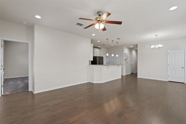 Building Photo - 2304 S Lakeline Blvd