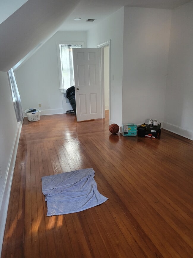 Master bedroom - 106 Wolver Hollow Rd