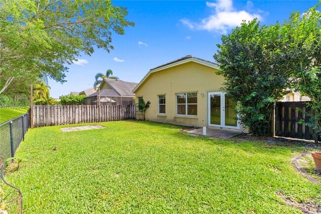 Building Photo - 9081 Lake Park Cir N