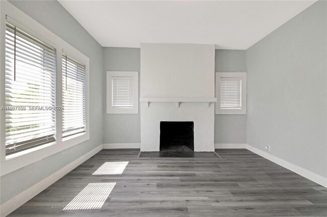 Building Photo - 327 SW 20th St