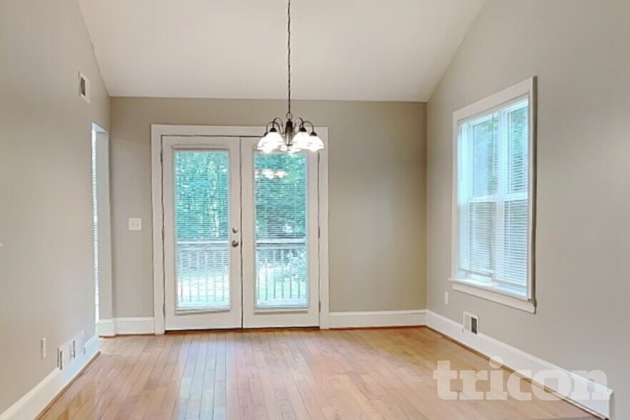 Building Photo - 6583 Oakwood Dr