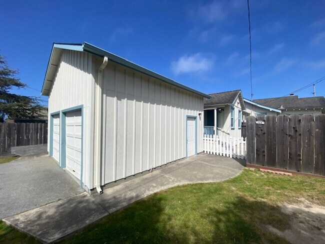 Building Photo - 512 Lobos Ave