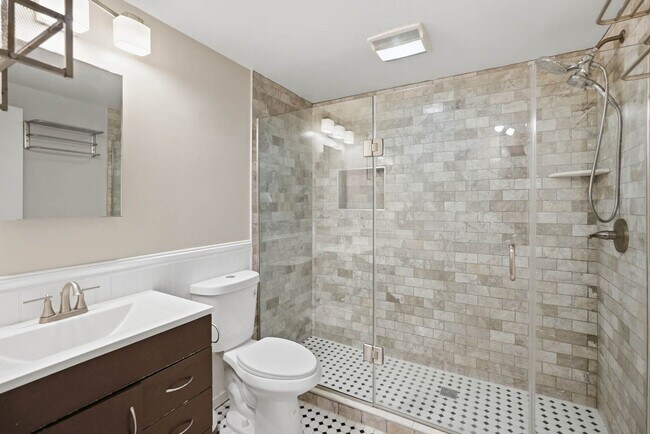 Building Photo - Adams Morgan Condo | 1 Bed | 1 Bath | 675 Sf
