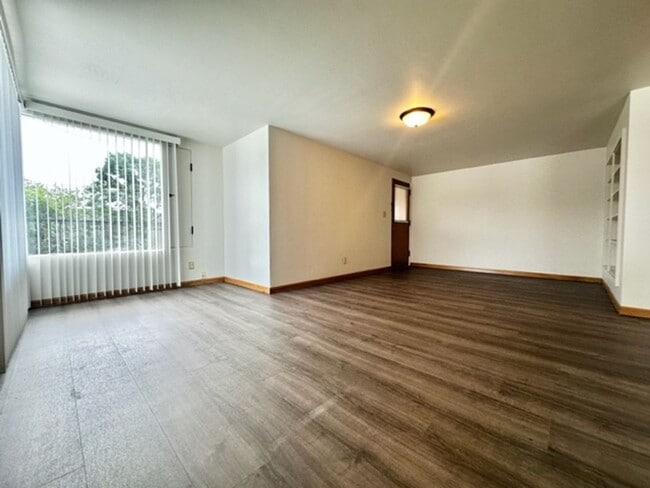 Building Photo - 503 S Main St