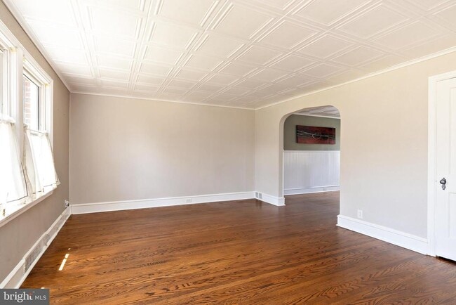 Building Photo - 17 Dowling Ave