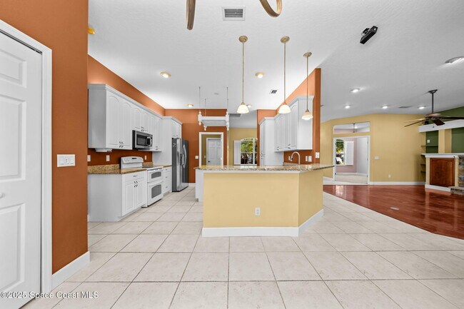 Building Photo - 949 SE Gardenbrook Ct