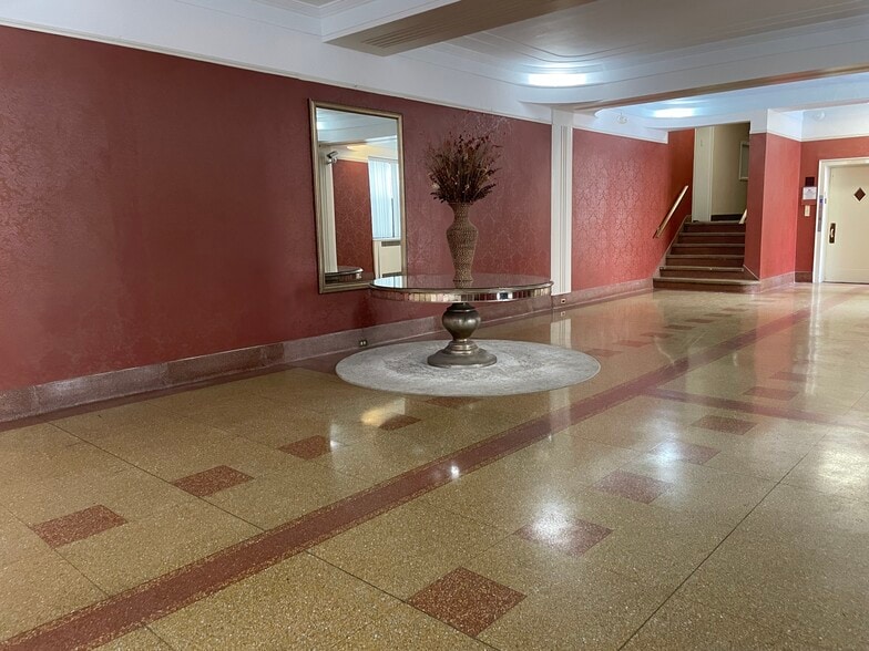 Building Photo - 210 Martine Ave