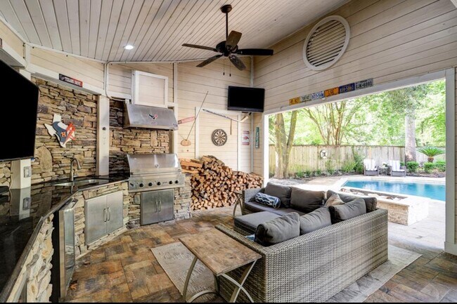 Building Photo - 2502 Lake Gardens Ct