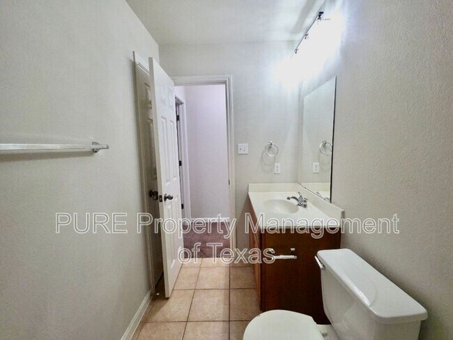 Building Photo - 1104 Kensington Castle Trl