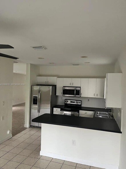 Building Photo - 350 NE 31st Terrace