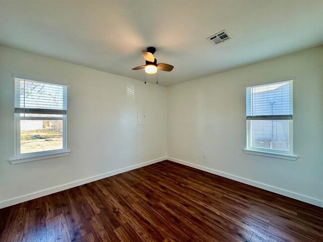 Building Photo - 809 Proctor Pl