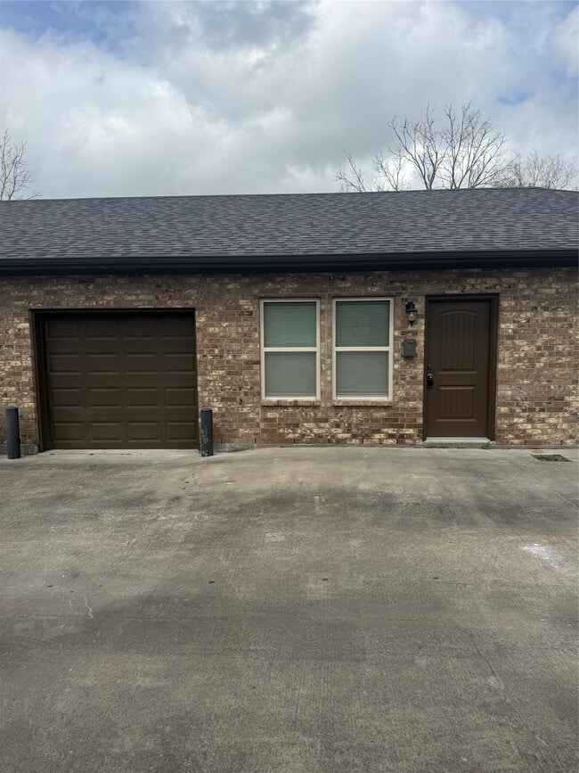 Building Photo - 314 N Ormsby St