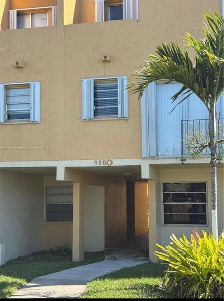 Building Photo - 9300 W Flagler St