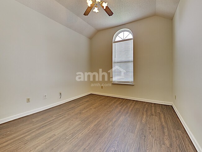 Building Photo - 507 Johnny Bench Cove