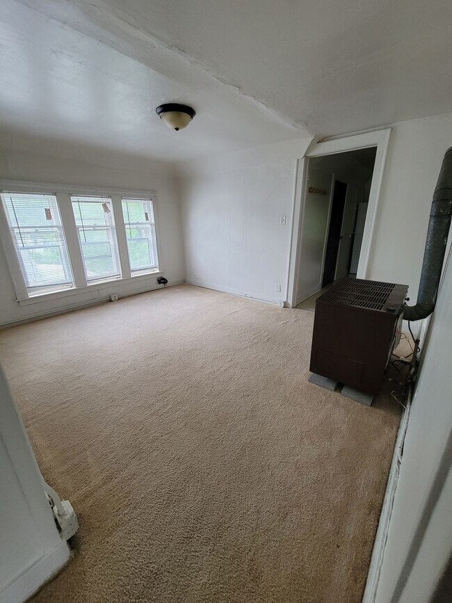 Building Photo - 620-22 Fellows Ave