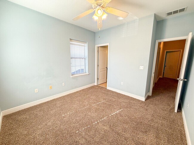 Building Photo - Chase Hollow #46