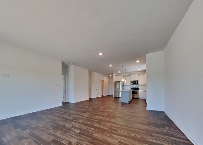 Building Photo - 2018 Maplewood Ln