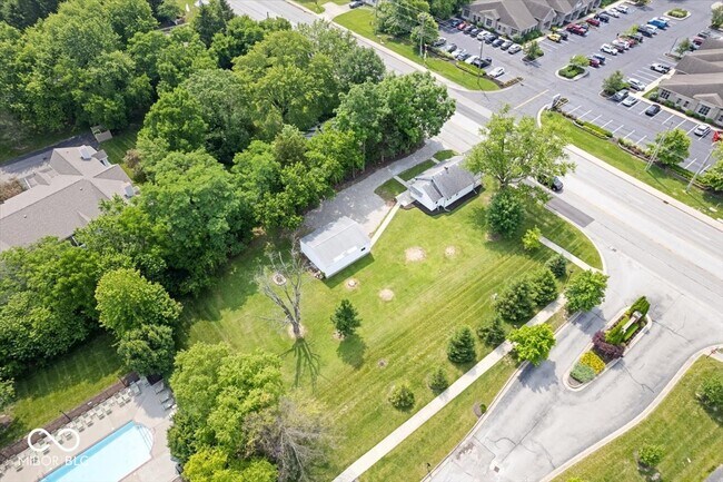 Building Photo - 606 E County Line Rd