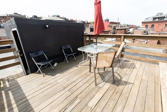 Building Photo - 11 Phillips St