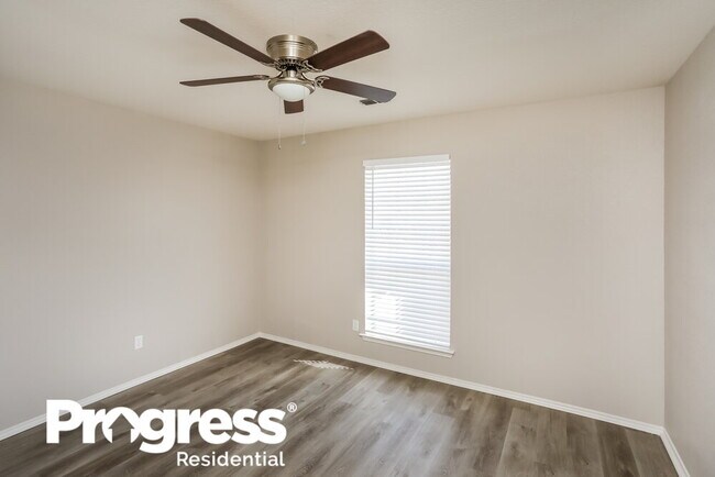 Building Photo - 6918 Meadow Bend Dr