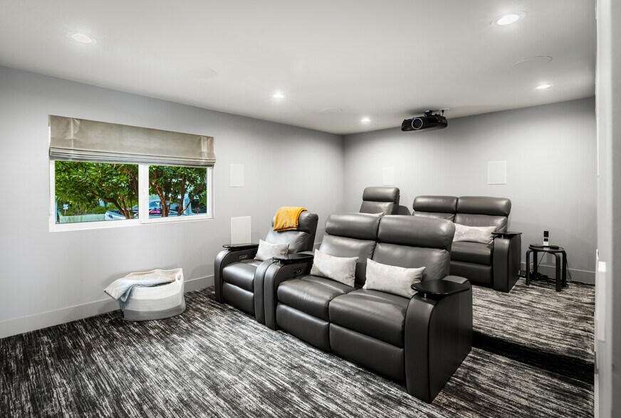 Building Photo - 2344 Banyan Dr