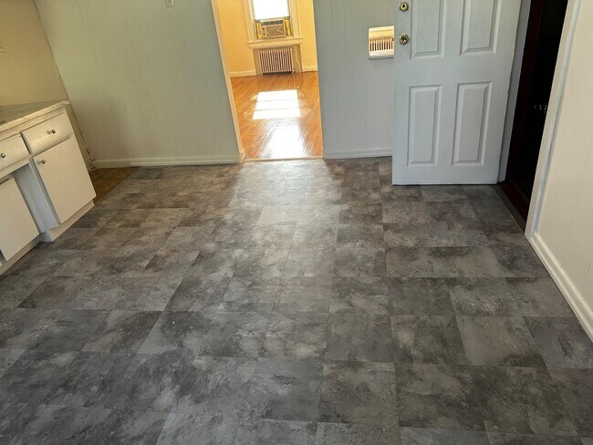 Building Photo - 28 Lincoln St