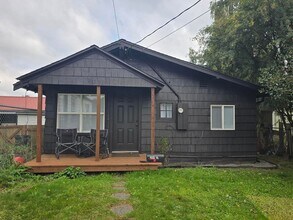 Building Photo - 1 Bedroom, 1 bathroom House