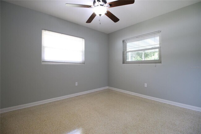 Building Photo - 1001 Brookside Dr