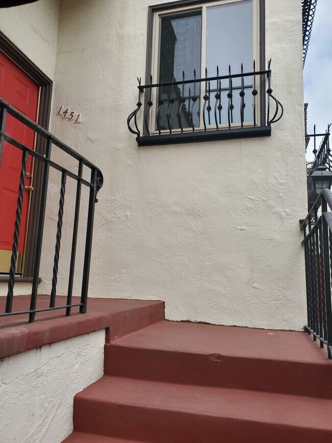 Building Photo - Charming 1 Bedroom/1 Bath Apartment for Rent