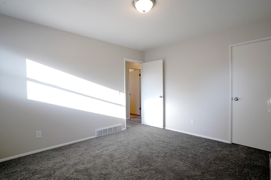bedroom 1 - 508 Kent Dr