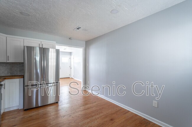 Building Photo - 2508 Woodfin Ave