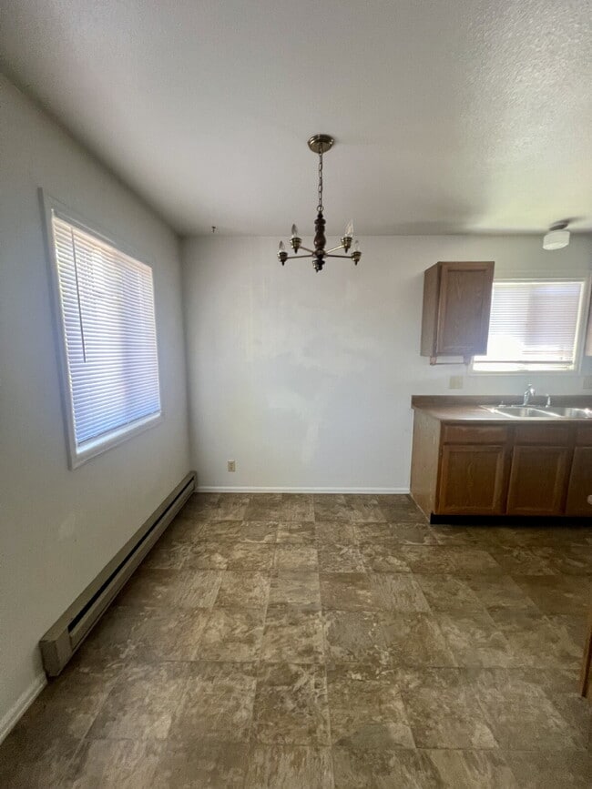Building Photo - Upper level two bedroom, one bathroom clos...