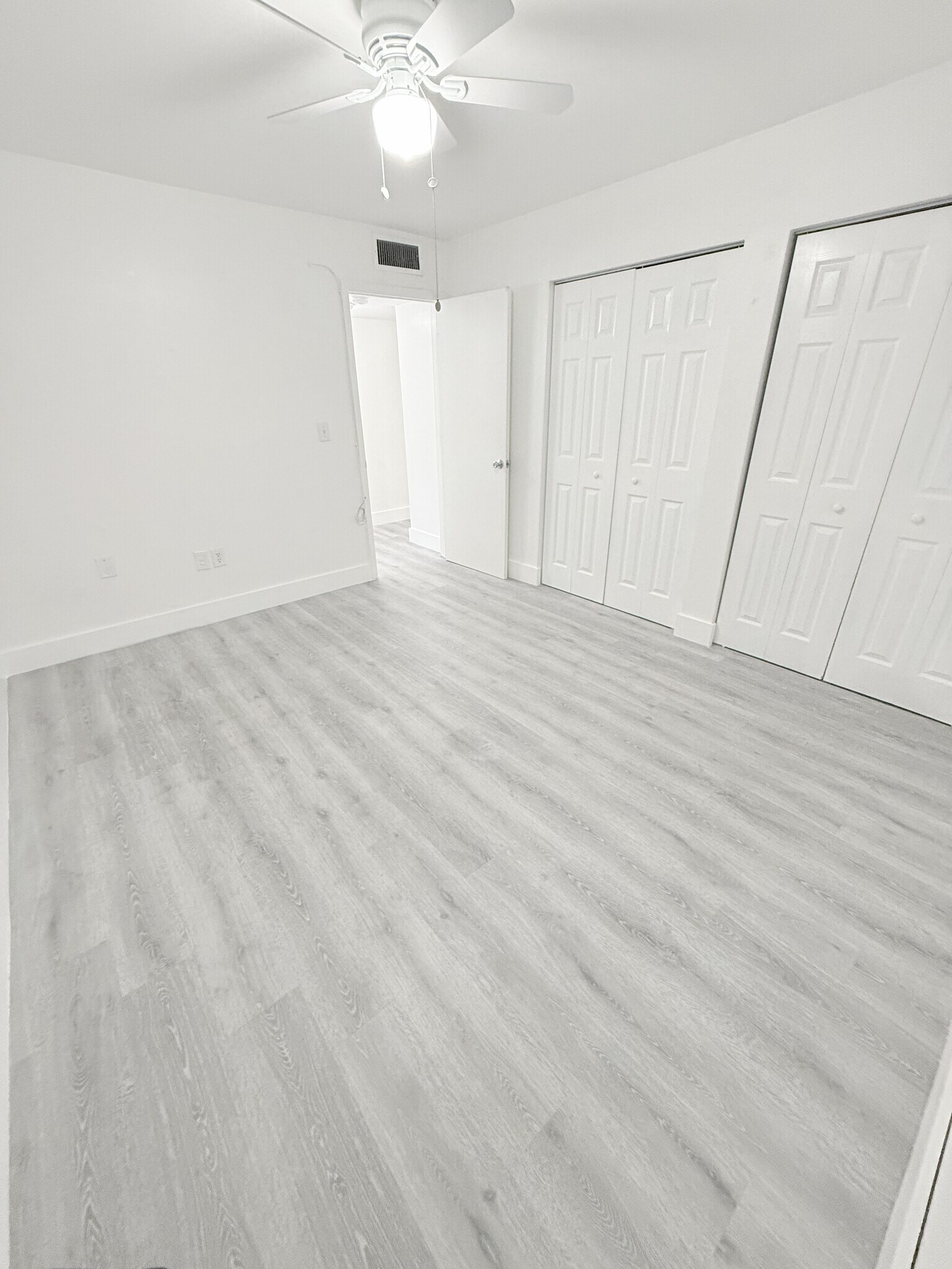 Building Photo - 145 SW 30th Ct