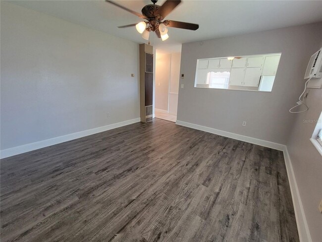 Building Photo - Charming 1/1 Duplex in St. Cloud – No HOA ...